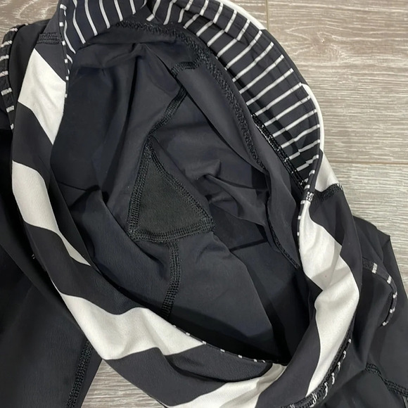 Lululemon Crop Legging Mesh Knee Black with White Striped Details 6 - Picture 13 of 16
